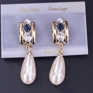 Fashion earrings brand new without tag